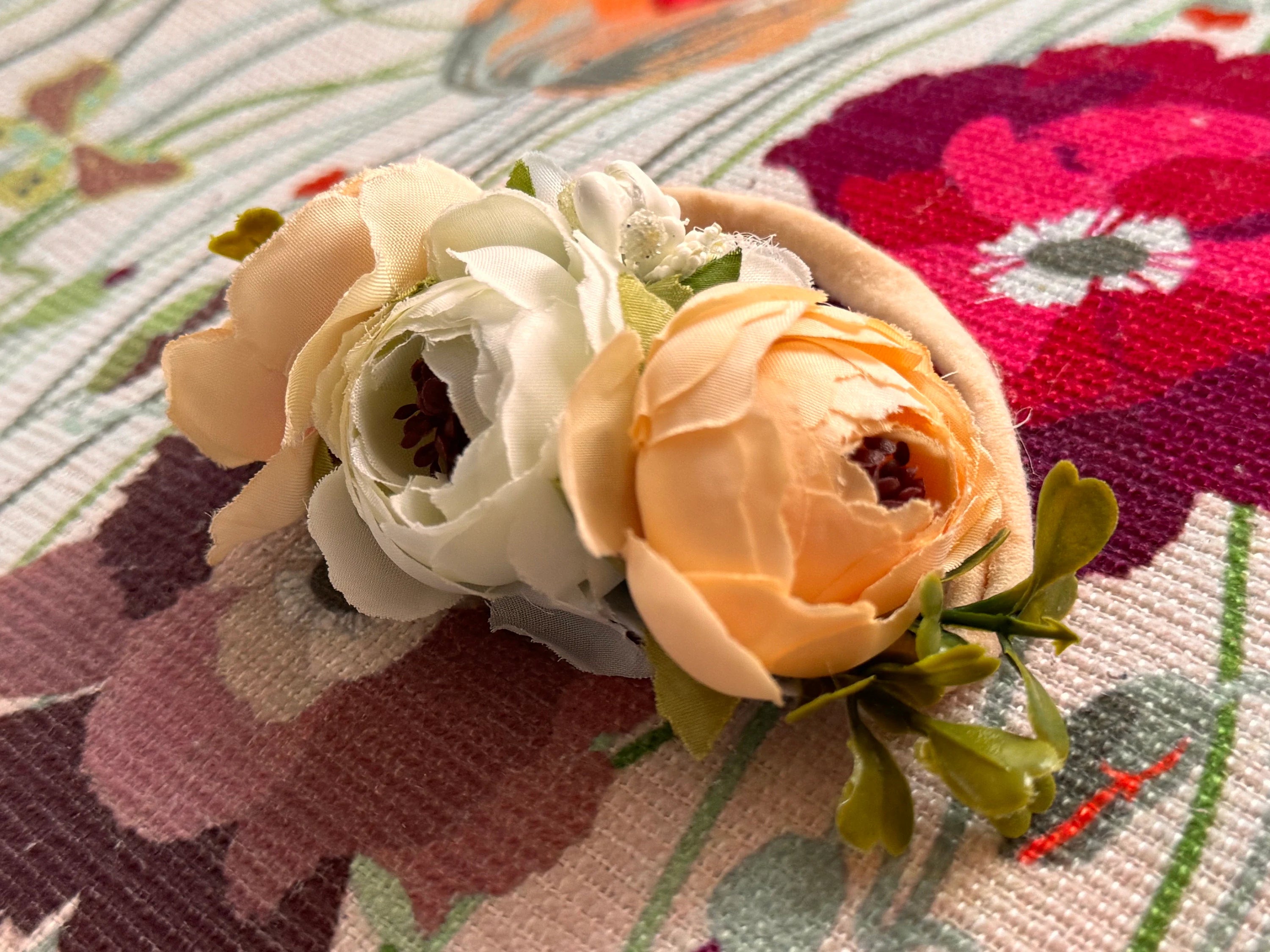 Headband - Oversized White and Peach Flowers - Fit All