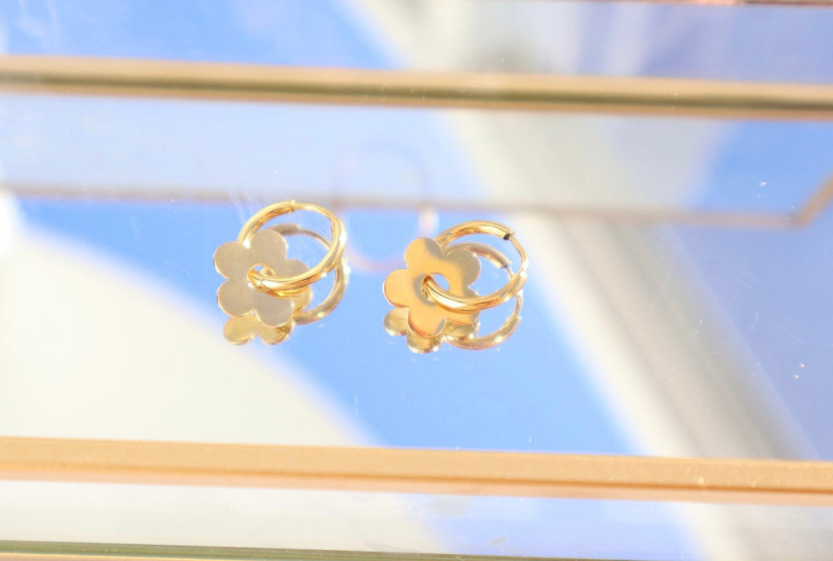 Minimalist hoops,flower earrings, Heart earrings,Dainty Earrings, minimalist earrings, heart stud , Minimalist Earrings, gold earrings