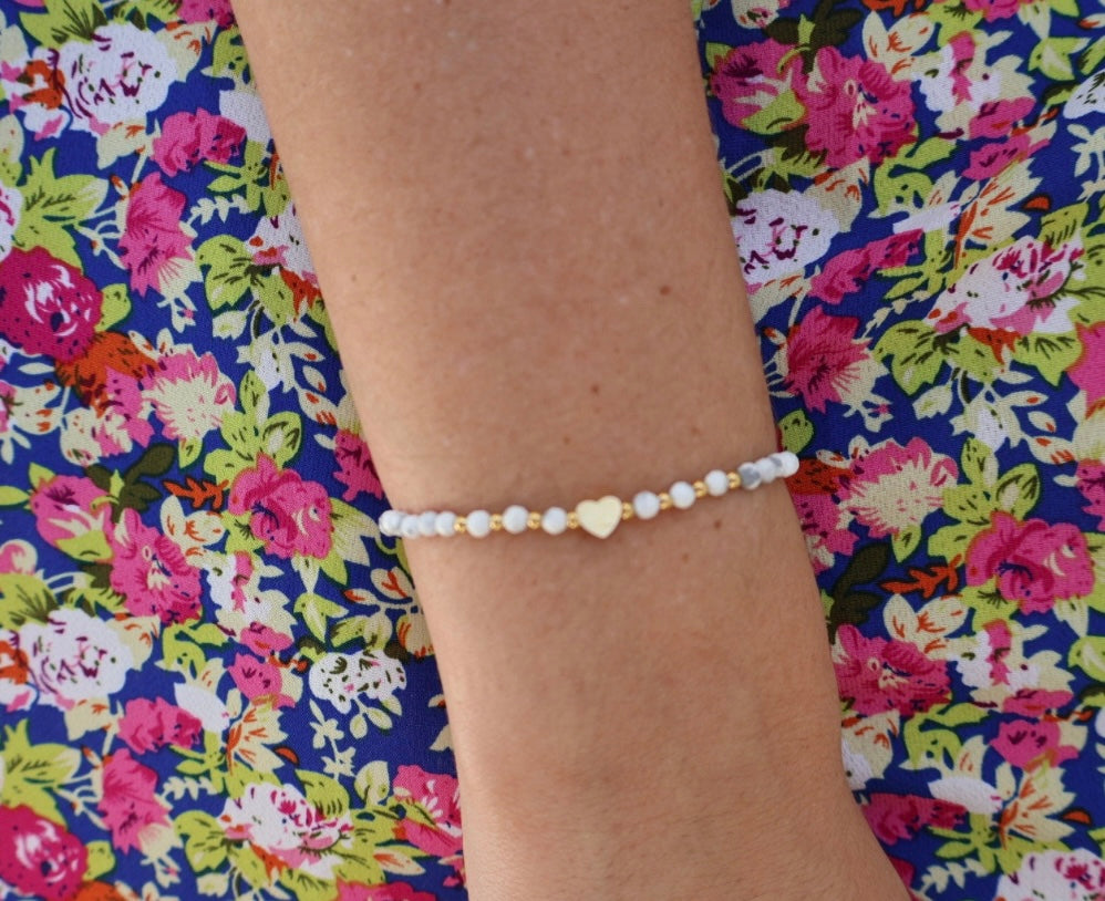 String bracelet, heart bracelet, beach bracelet, dainty heart bracelet, beaded bracelet, Mother’s Day gift, gift for her, anniversary gift