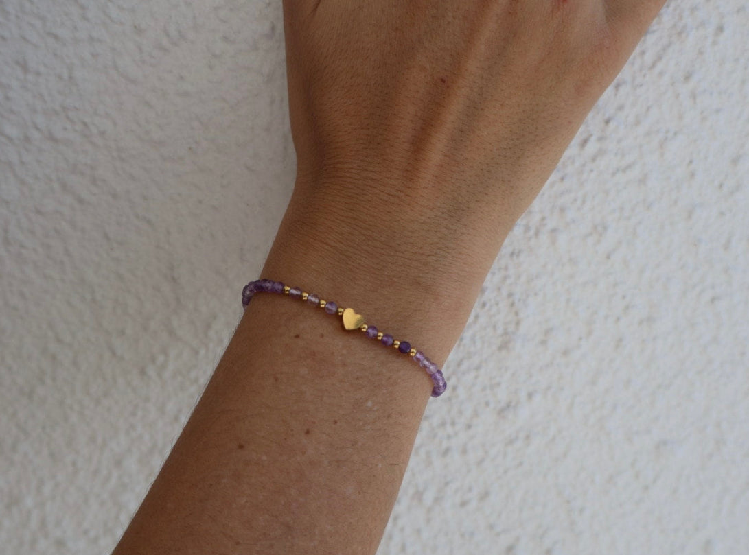 String bracelet, heart bracelet, beach bracelet, dainty heart bracelet, beaded bracelet, Mother’s Day gift, gift for her, anniversary gift