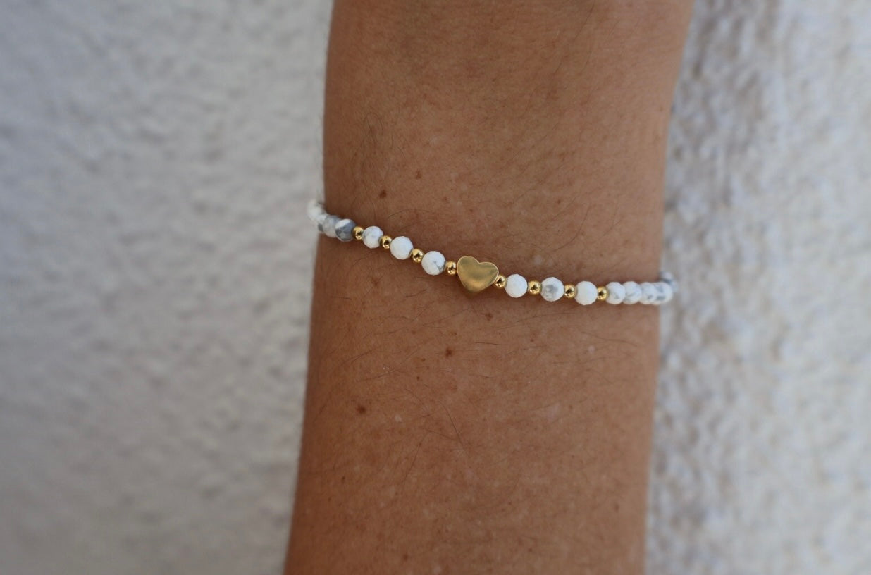 String bracelet, heart bracelet, beach bracelet, dainty heart bracelet, beaded bracelet, Mother’s Day gift, gift for her, anniversary gift